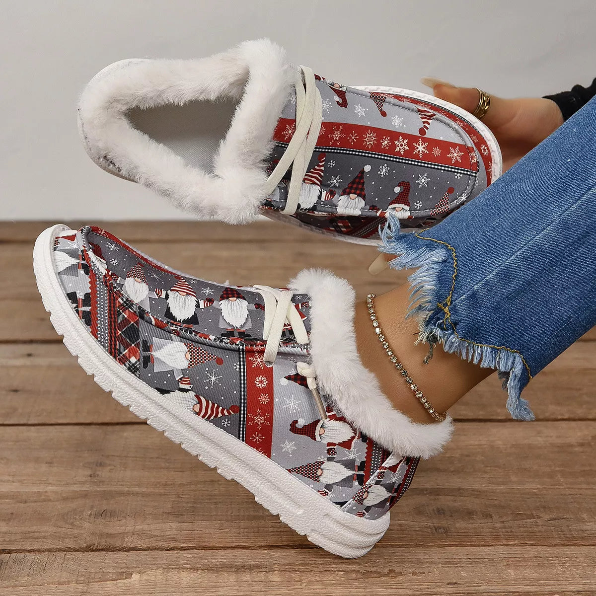 Christmas Print Round Toe Sneakers by Trendsi