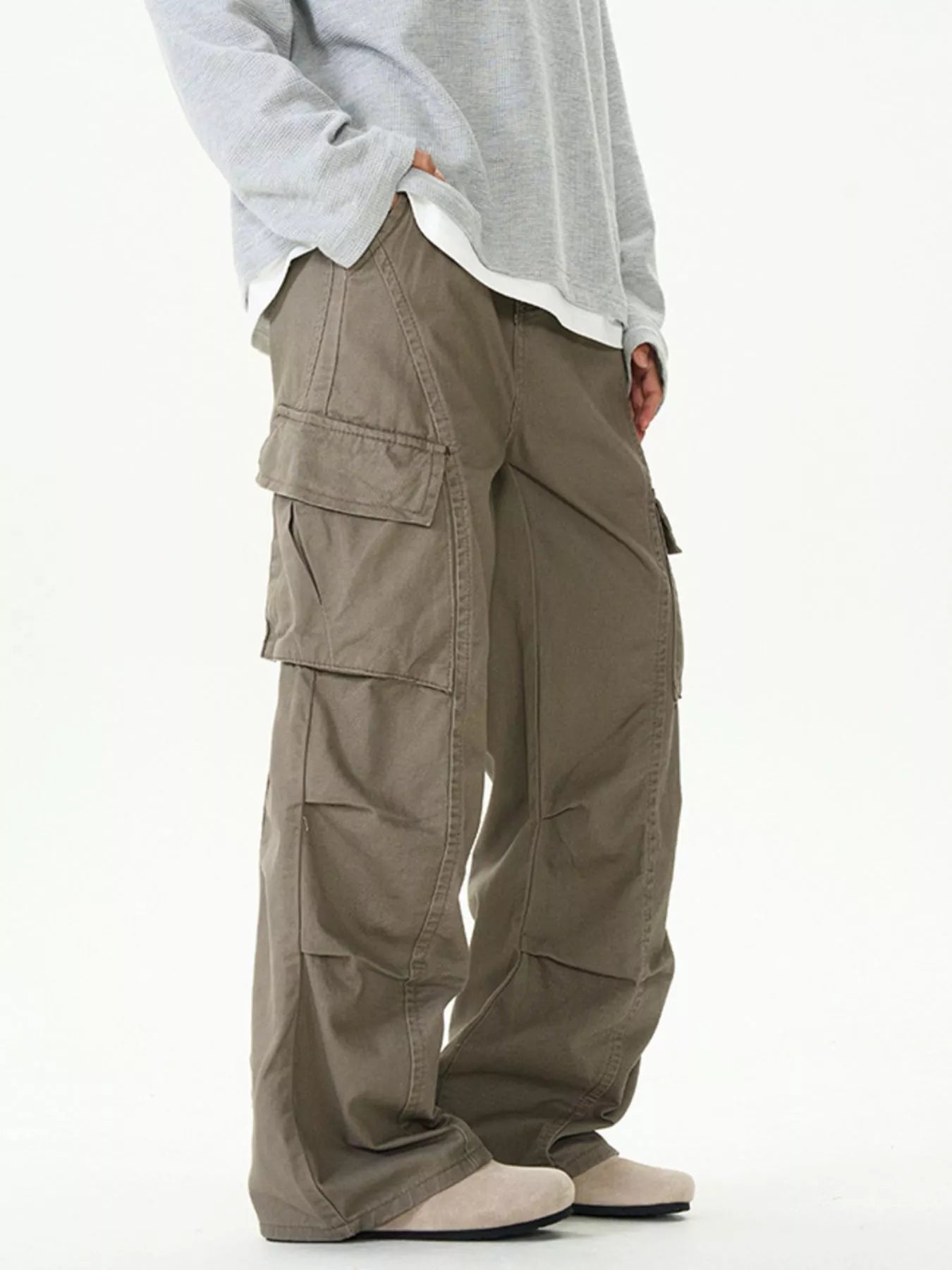 Men's Relaxed Fit Cargo Pants by Trendsi