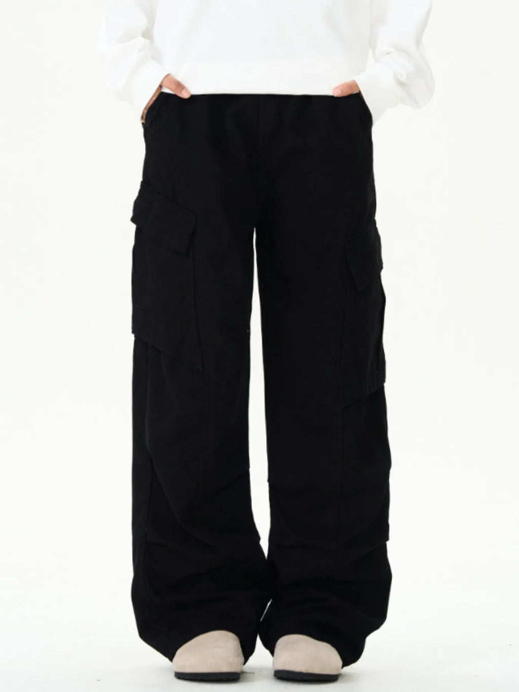 Men's Relaxed Fit Cargo Pants by Trendsi