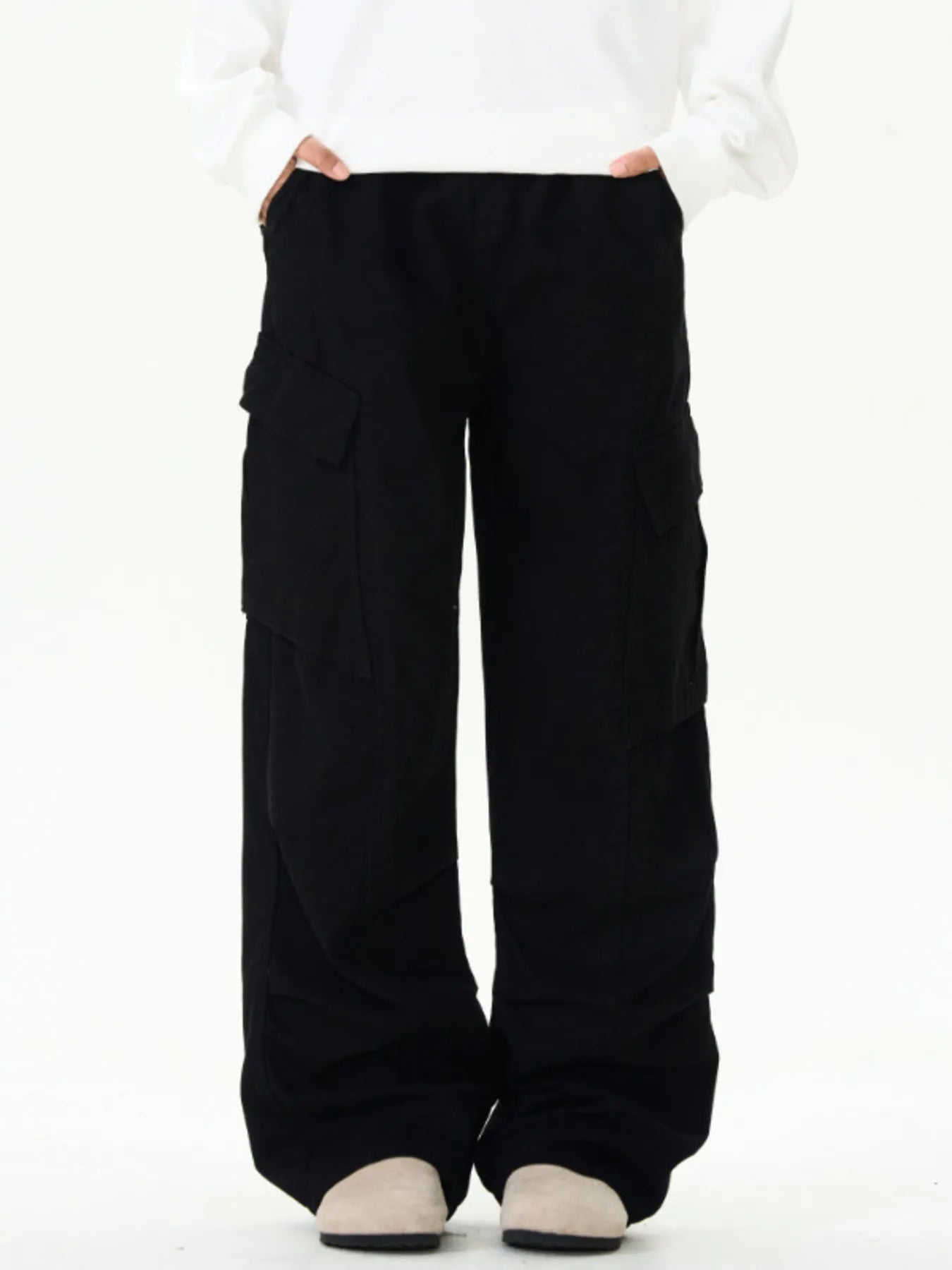 Men's Relaxed Fit Cargo Pants by Trendsi
