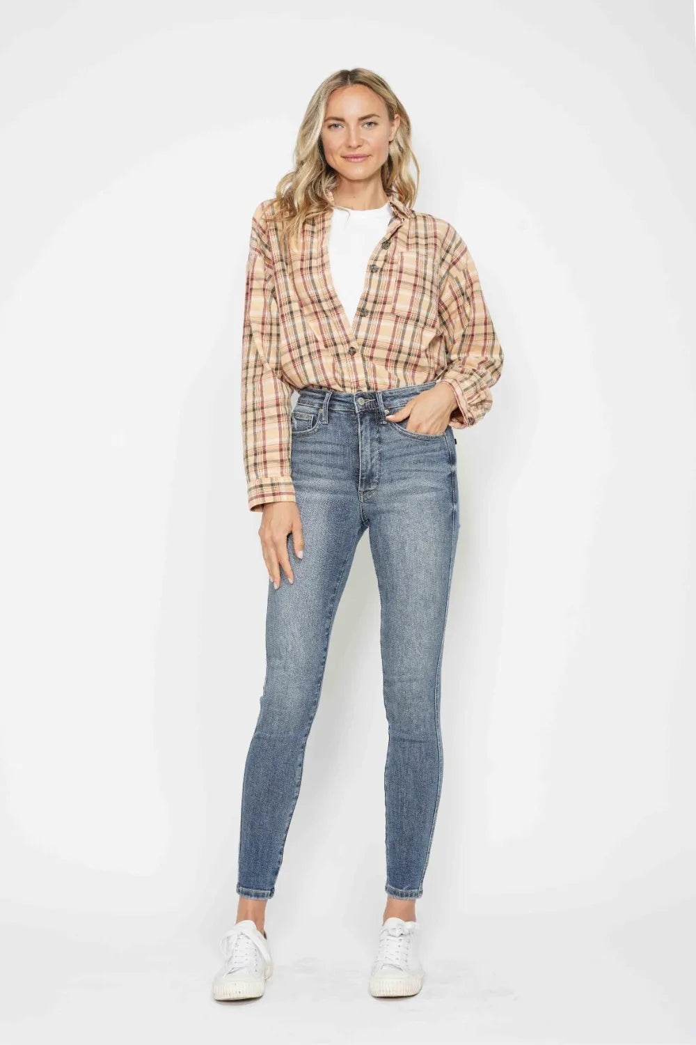 Judy Blue Full Size Tummy Control Contrast Wash Skinny Jeans by Trendsi