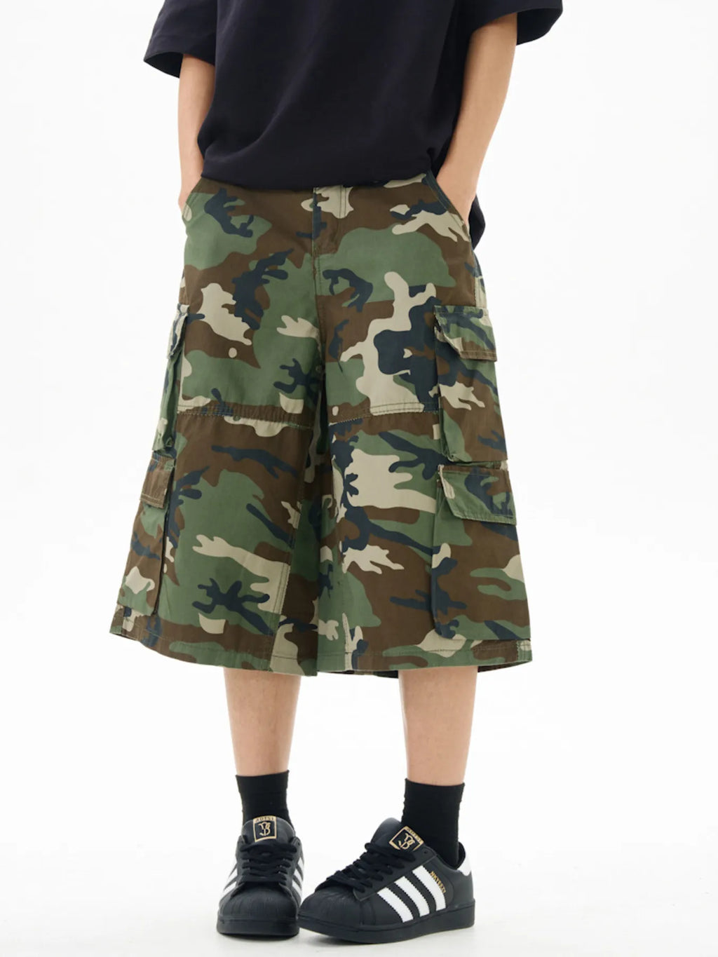 Men's Relaxed Fit Camo Cargo Shorts by Trendsi
