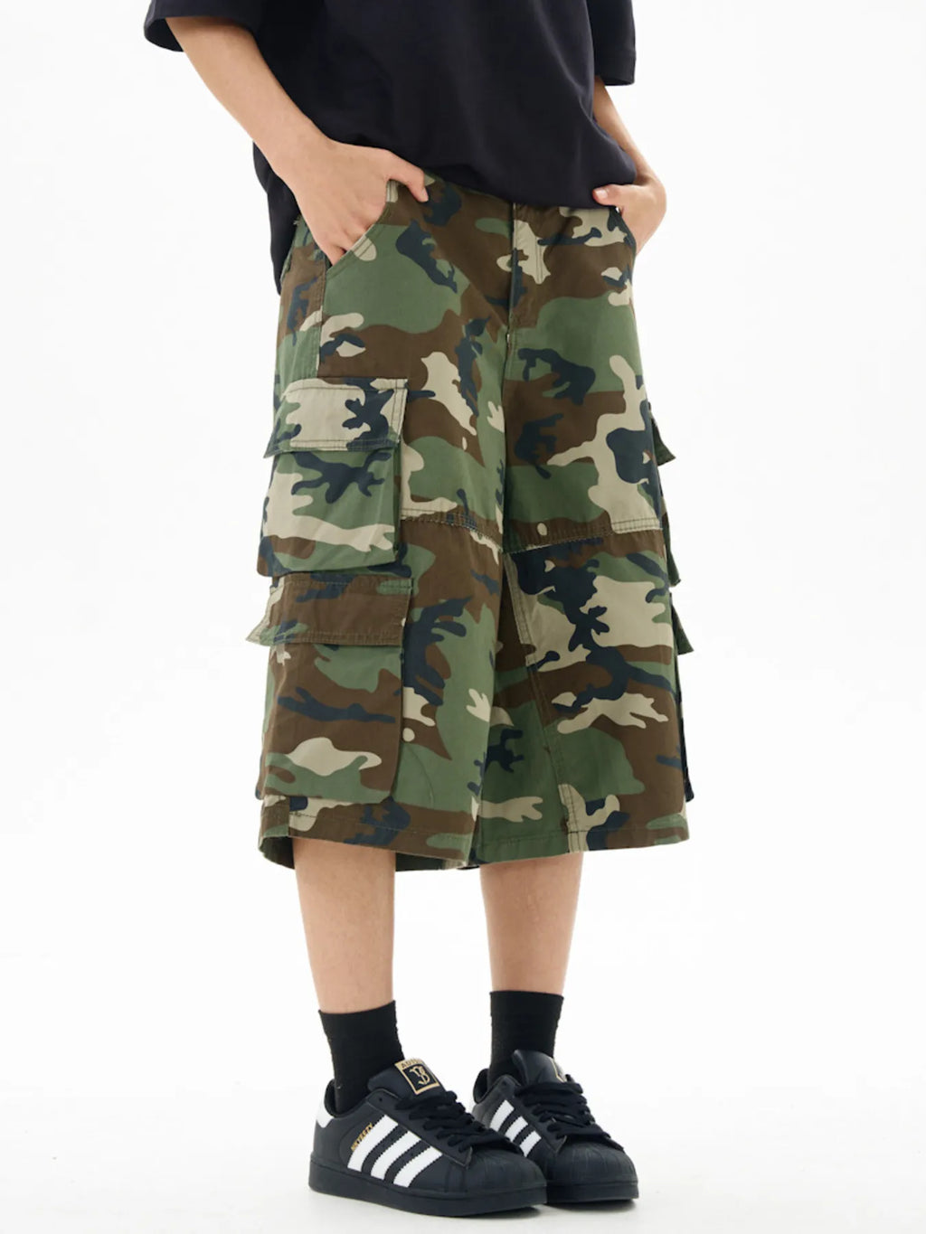 Men's Relaxed Fit Camo Cargo Shorts by Trendsi