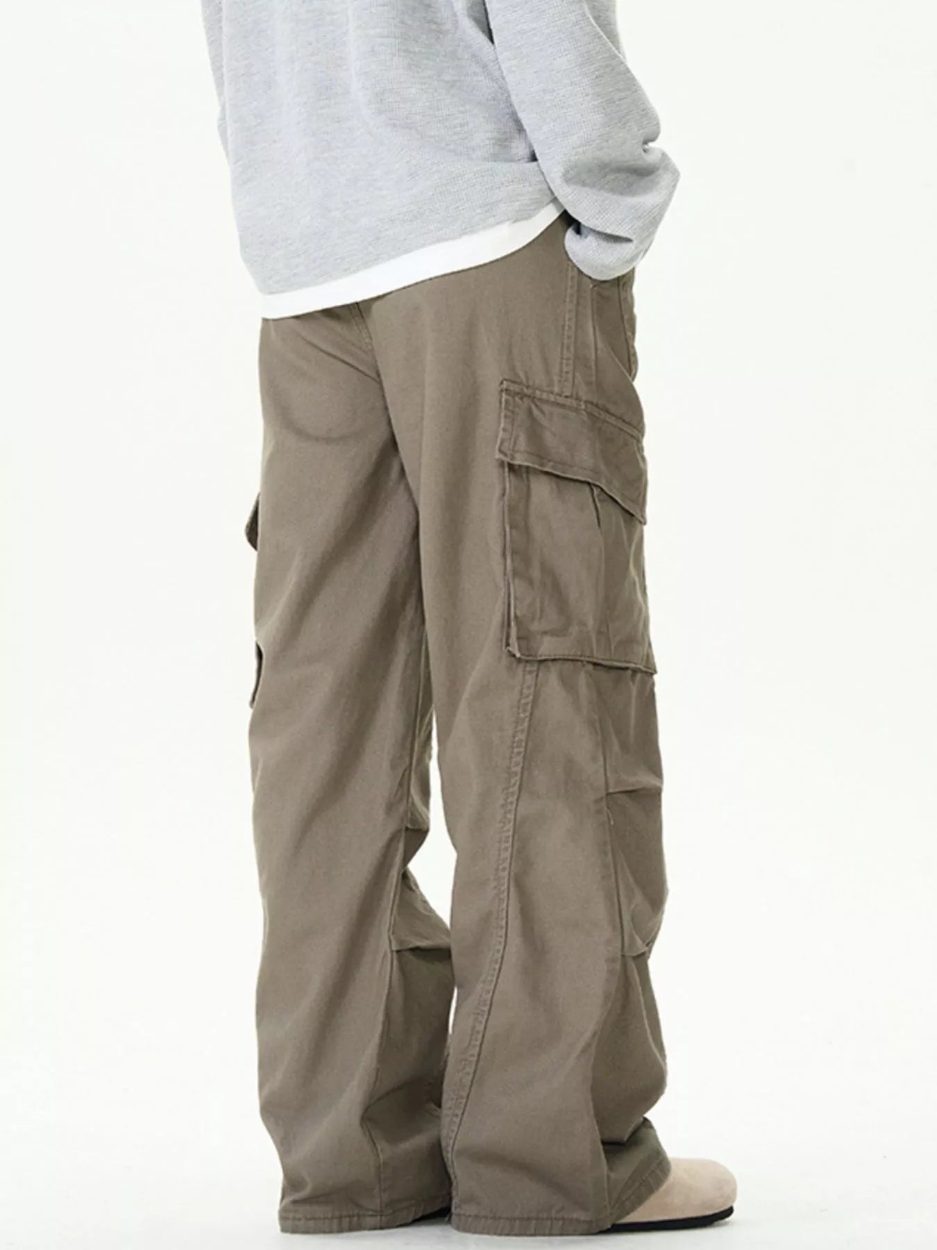 Men's Relaxed Fit Cargo Pants by Trendsi