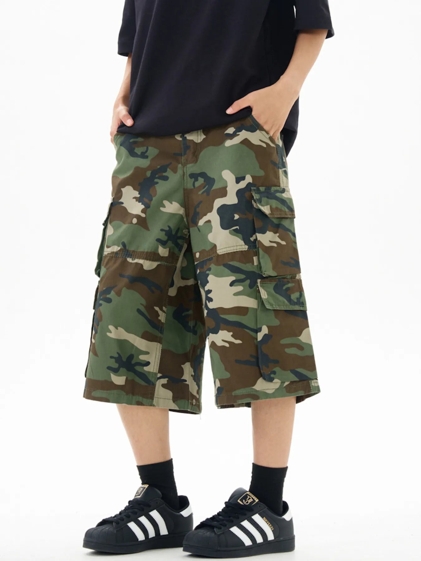 Men's Relaxed Fit Camo Cargo Shorts by Trendsi