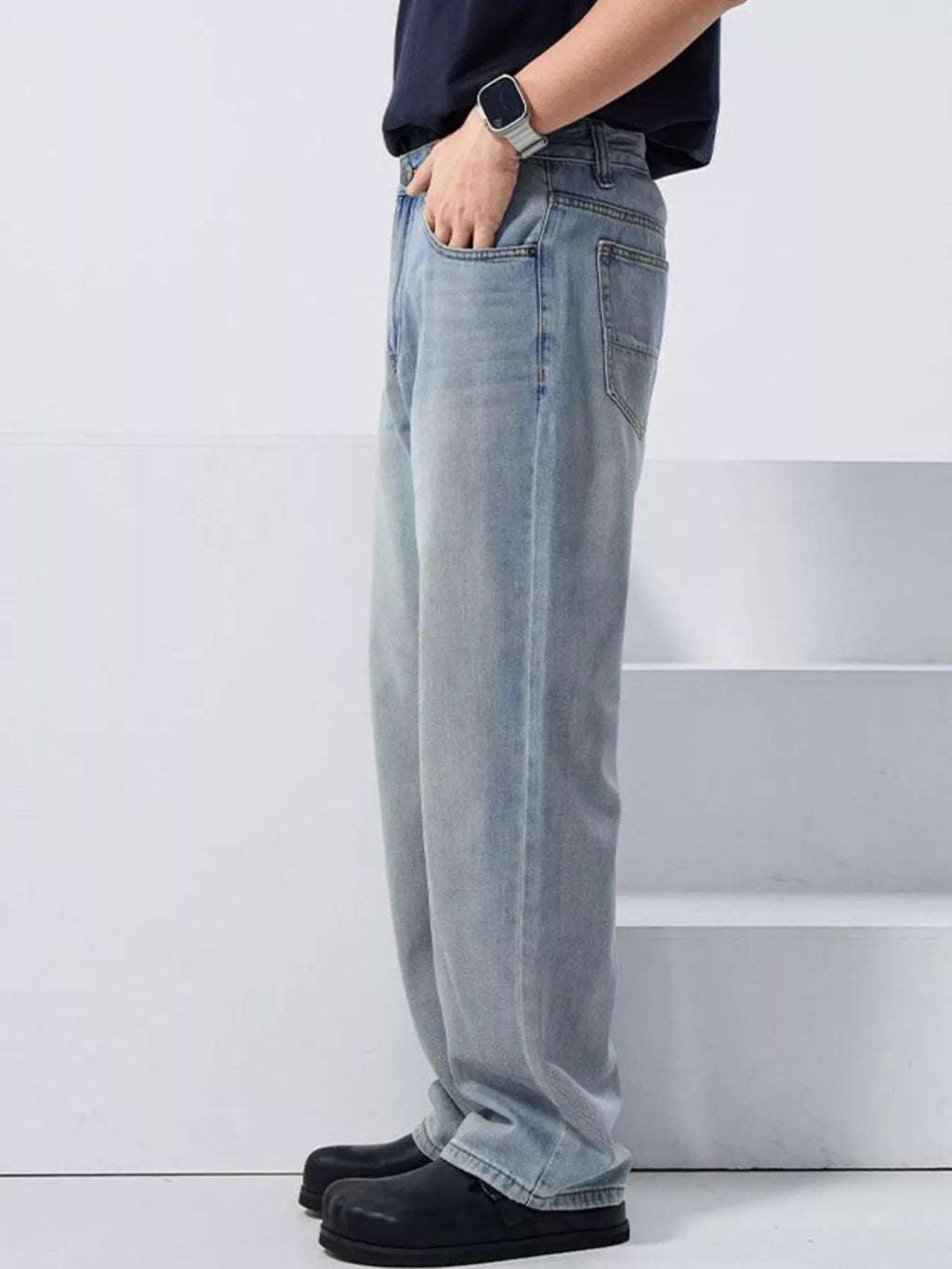 Men's Wash Relaxed Fit Jeans by Trendsi