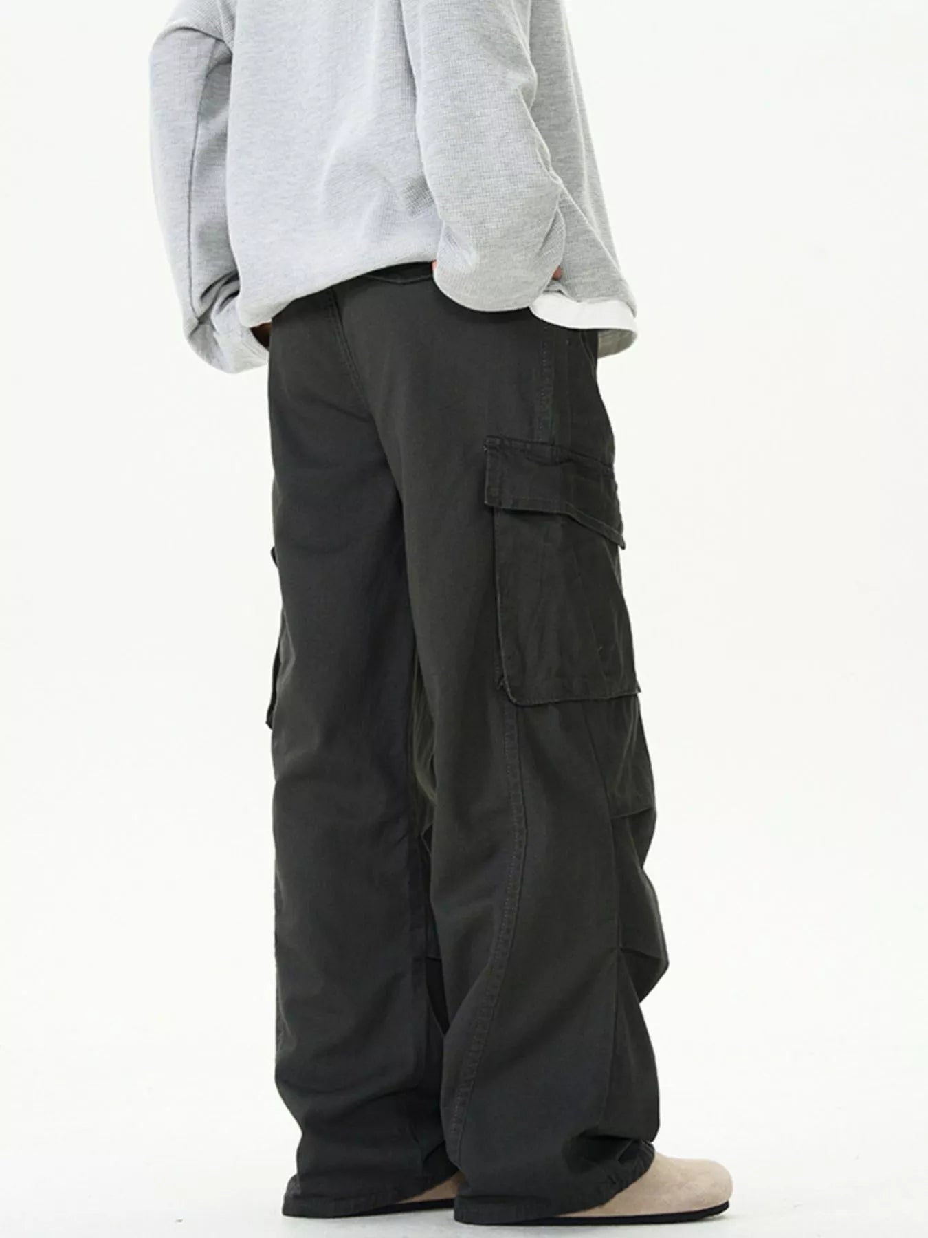 Men's Relaxed Fit Cargo Pants by Trendsi