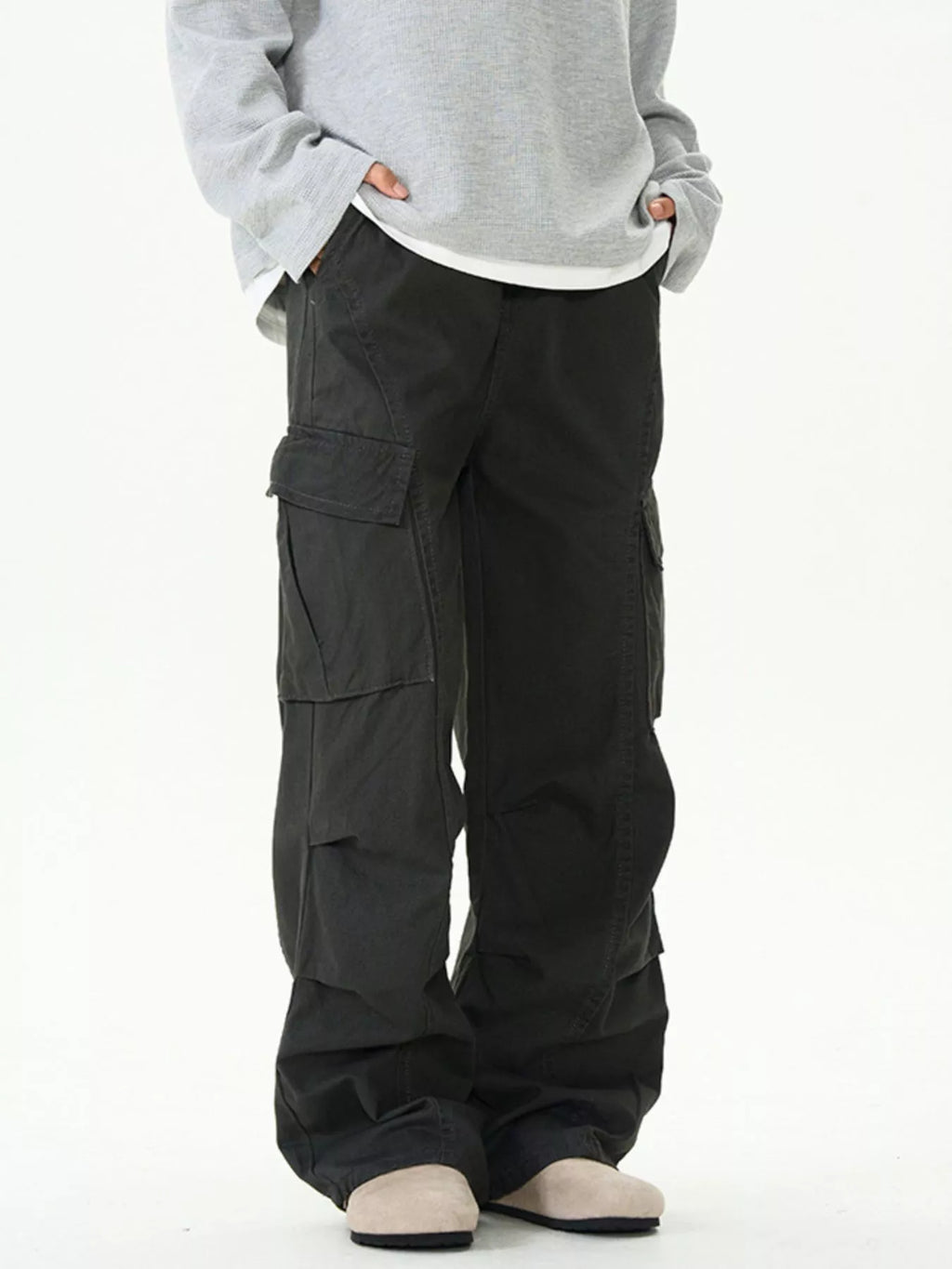 Men's Relaxed Fit Cargo Pants by Trendsi