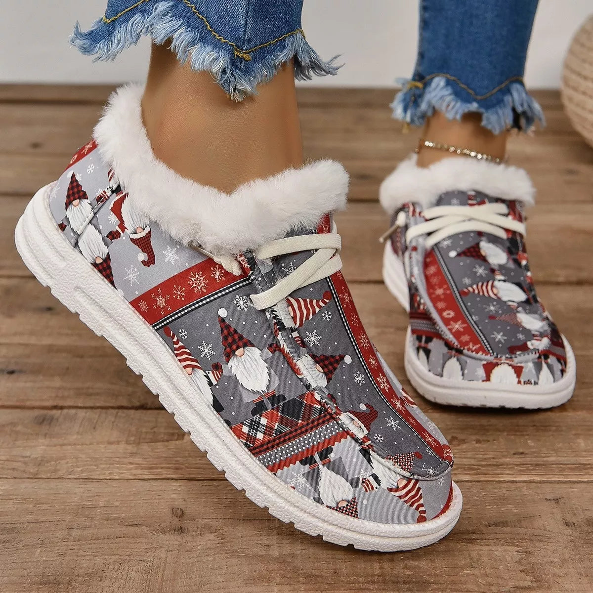 Christmas Print Round Toe Sneakers by Trendsi