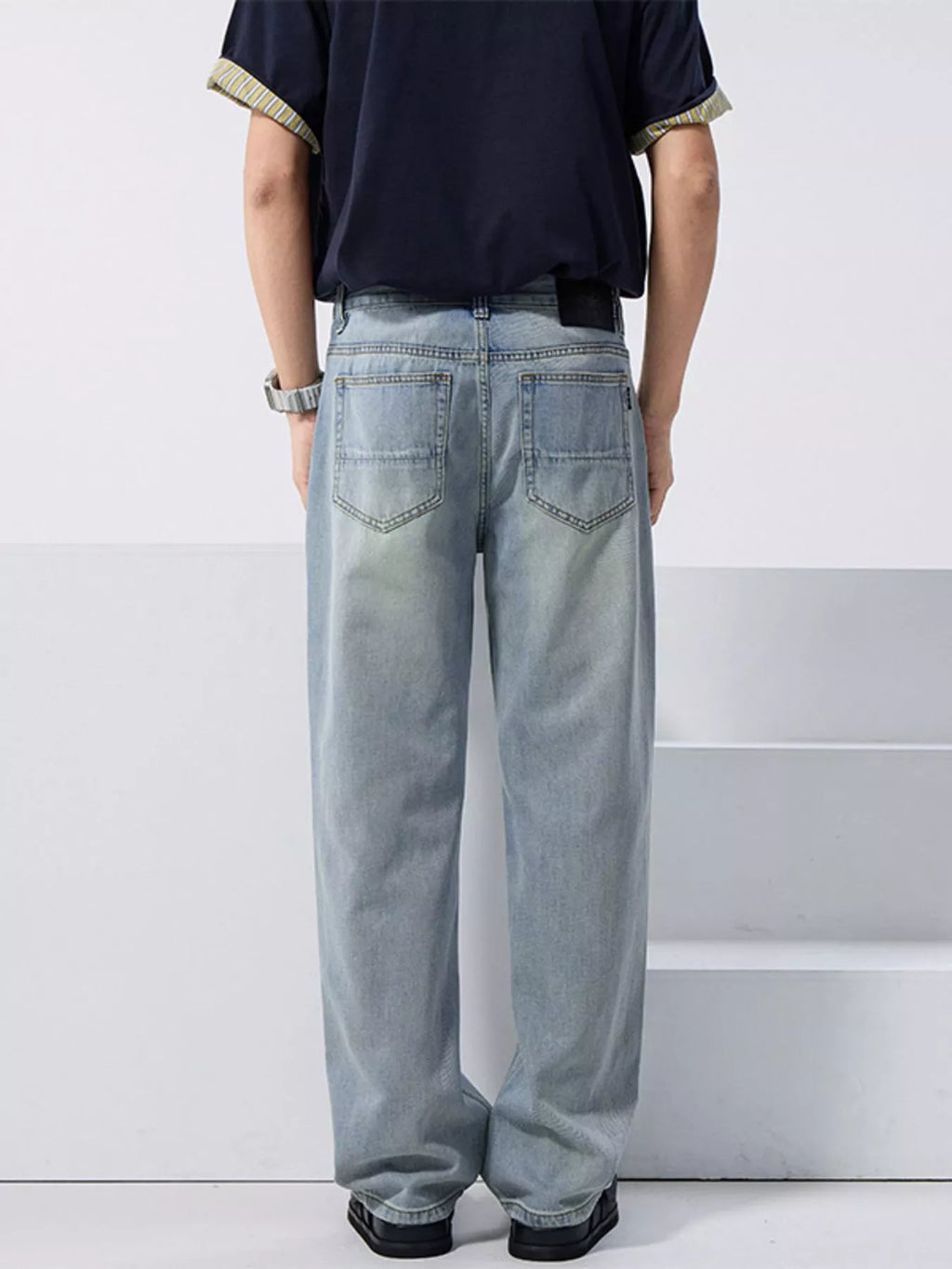 Men's Wash Relaxed Fit Jeans by Trendsi