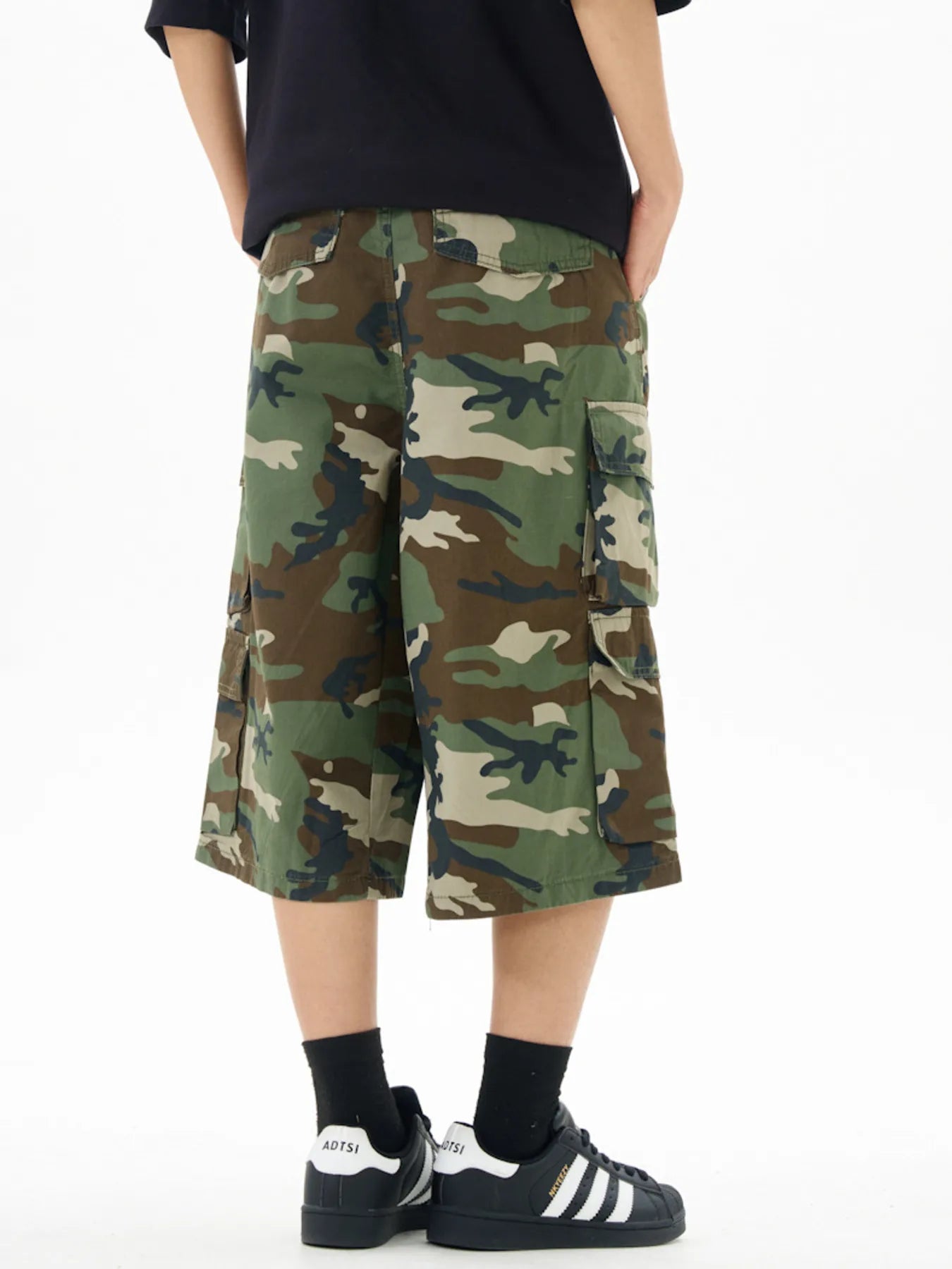 Men's Relaxed Fit Camo Cargo Shorts by Trendsi