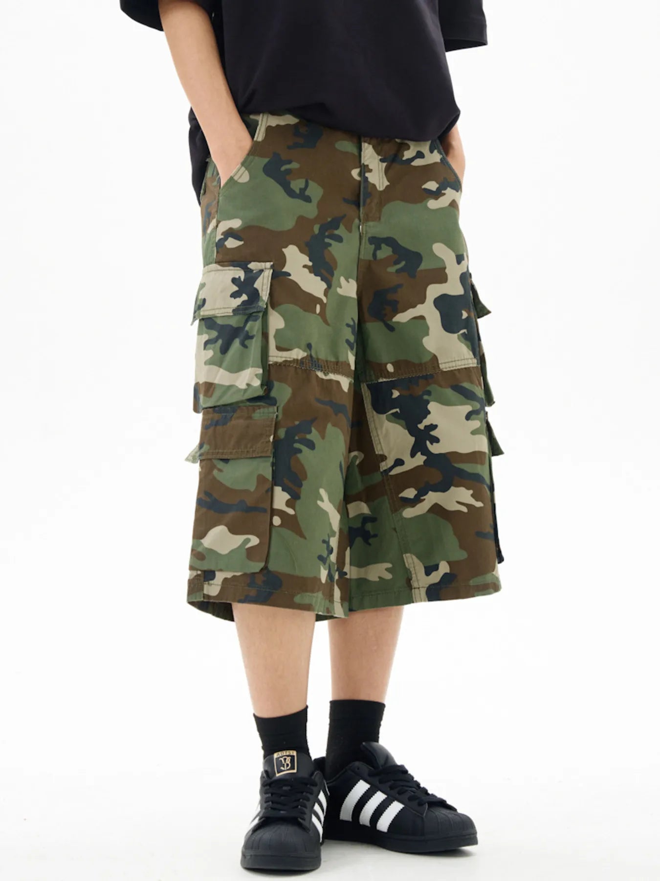 Men's Relaxed Fit Camo Cargo Shorts by Trendsi